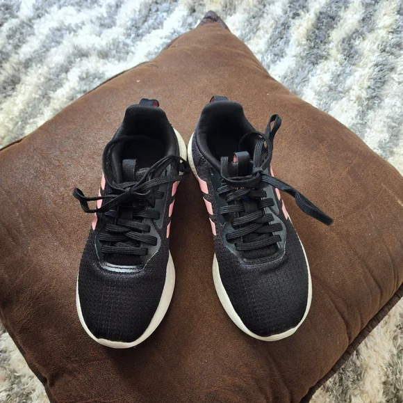 Girls Adidas sneakers sz 13K - Picture 3 of 4